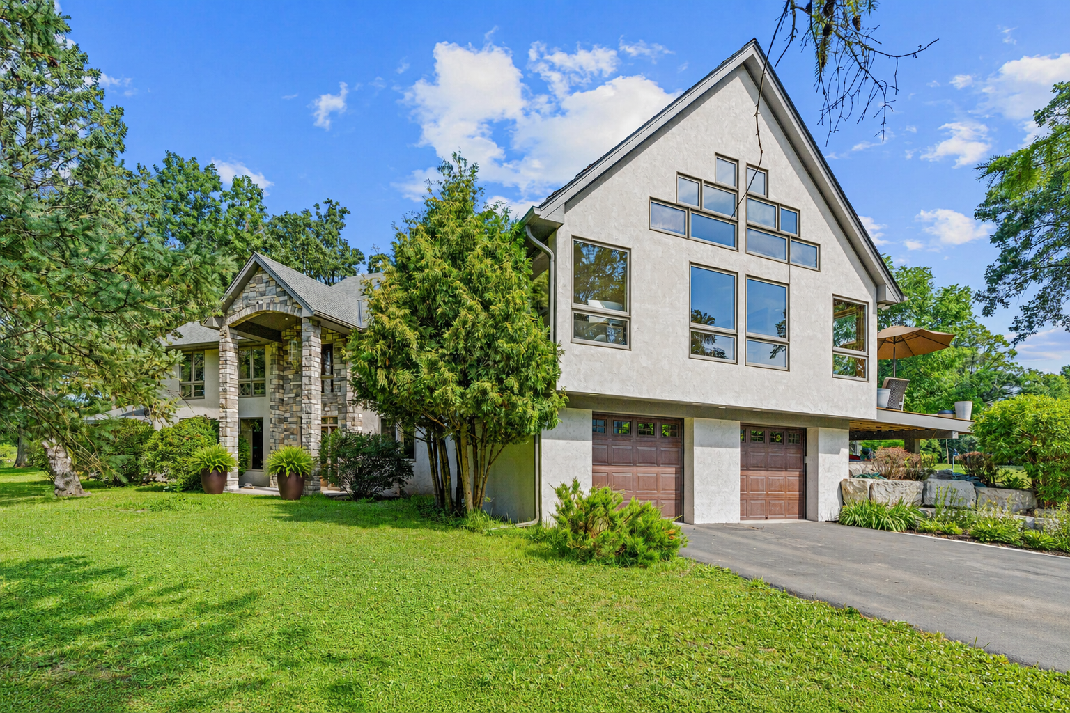 6300 Rolling Hills Drive Property Photo 4