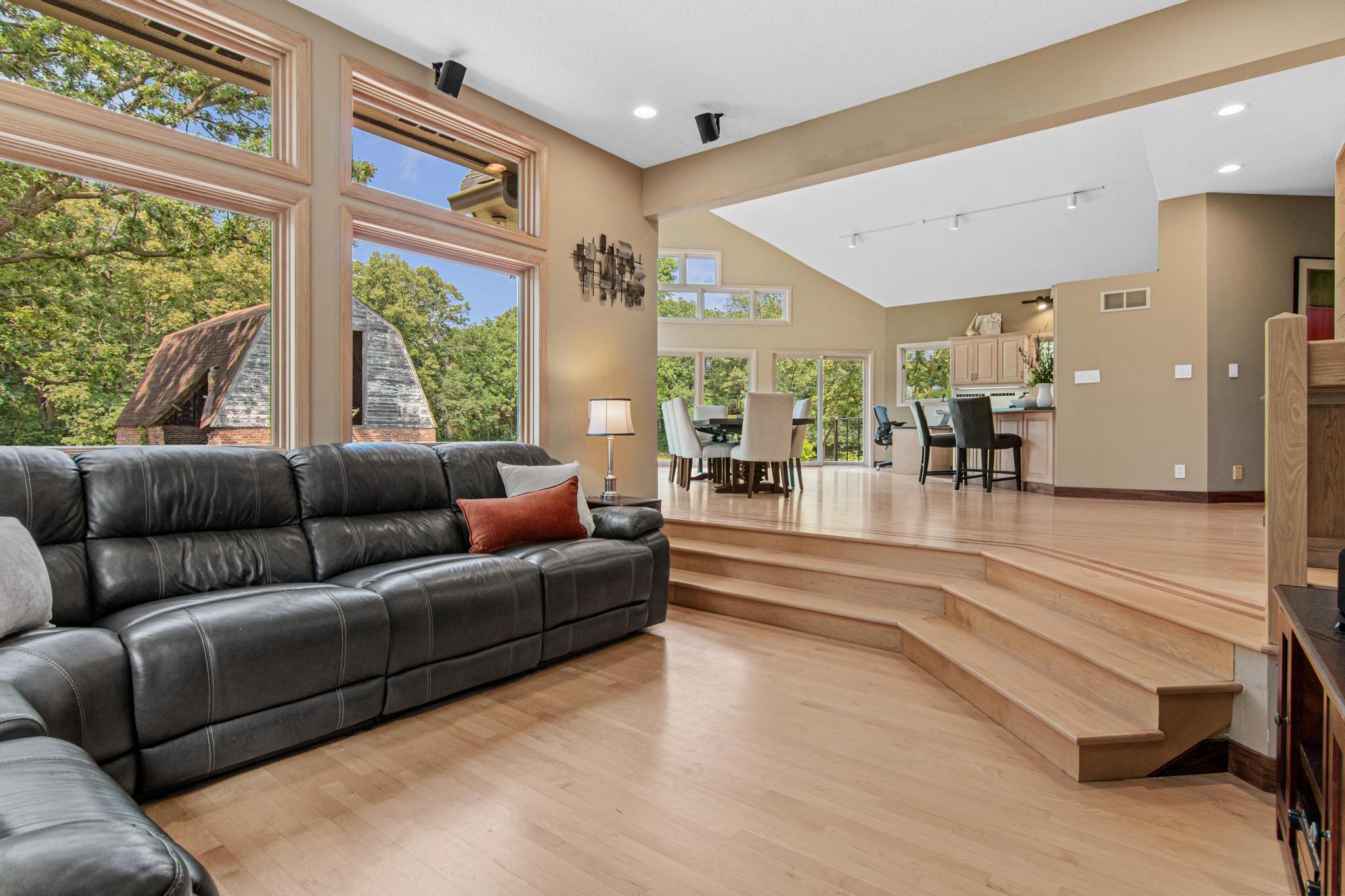 6300 Rolling Hills Drive Property Photo 8