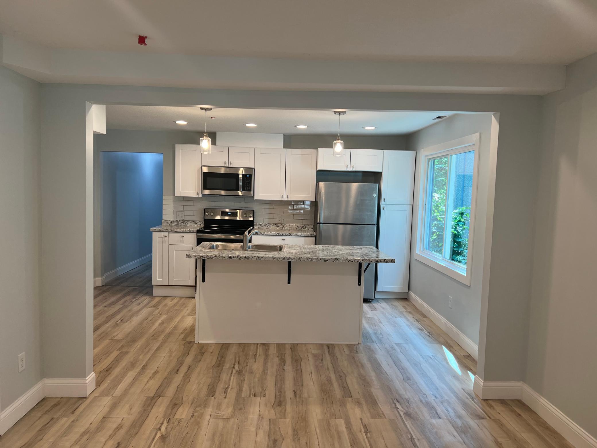 910 Oliver Avenue N Unit 5 Property Photo 1