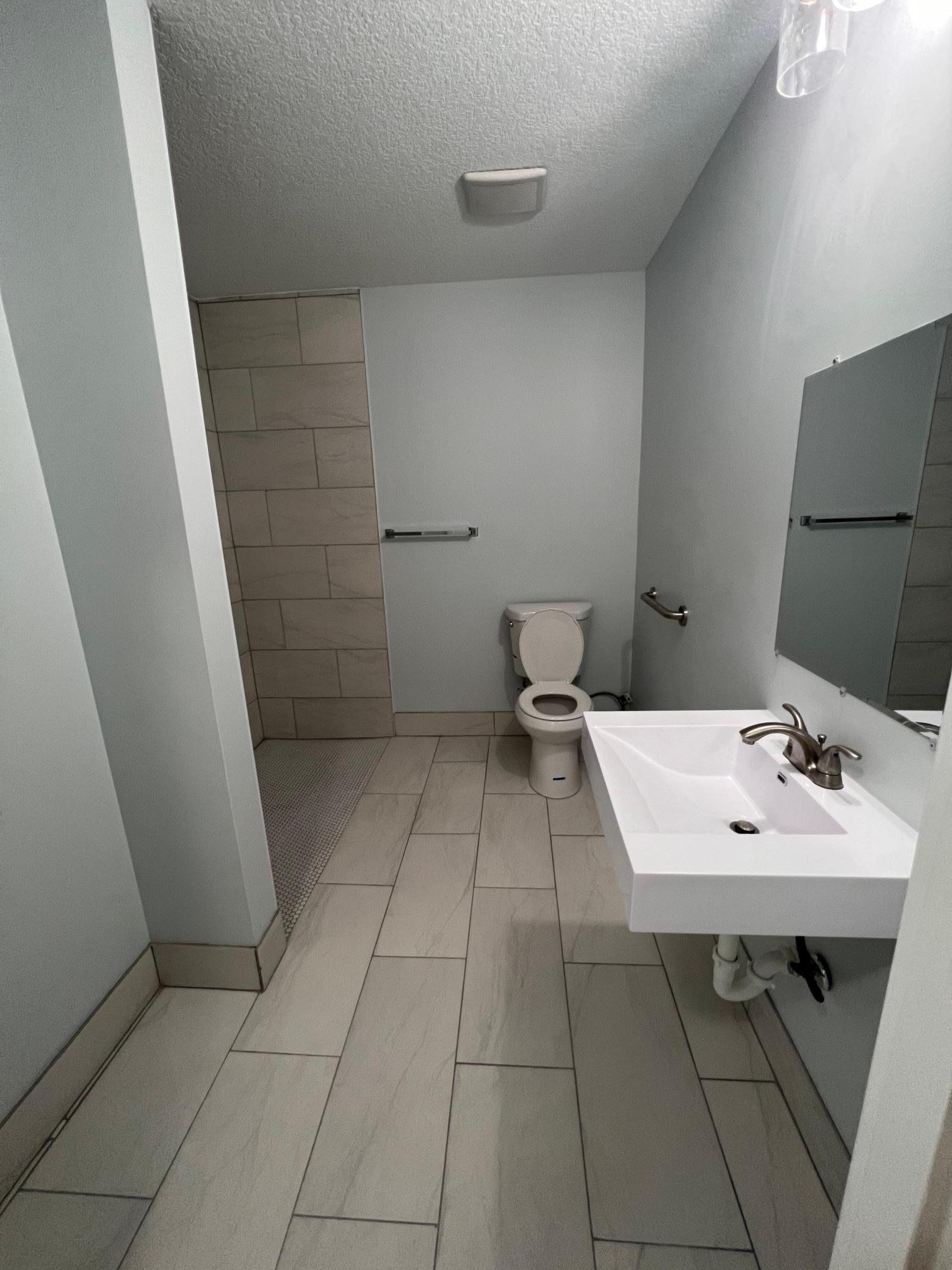 910 Oliver Avenue N Unit 5 Property Photo 7