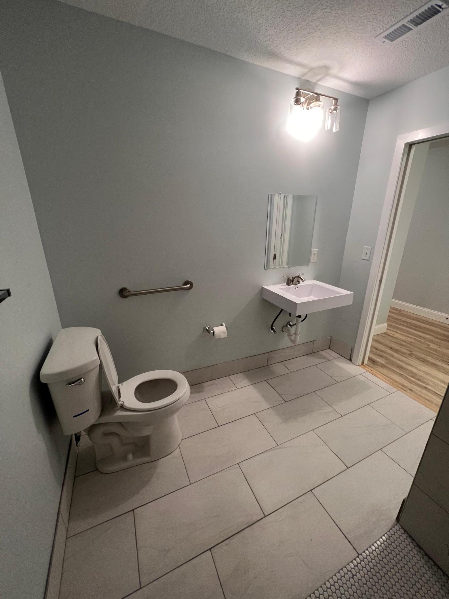 910 Oliver Avenue N Unit 5 Property Photo 8