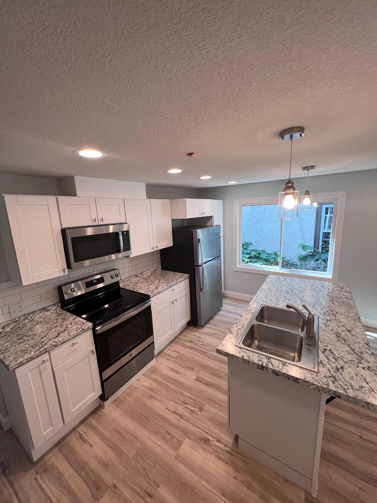 910 Oliver Avenue N Unit 5 Property Photo 11