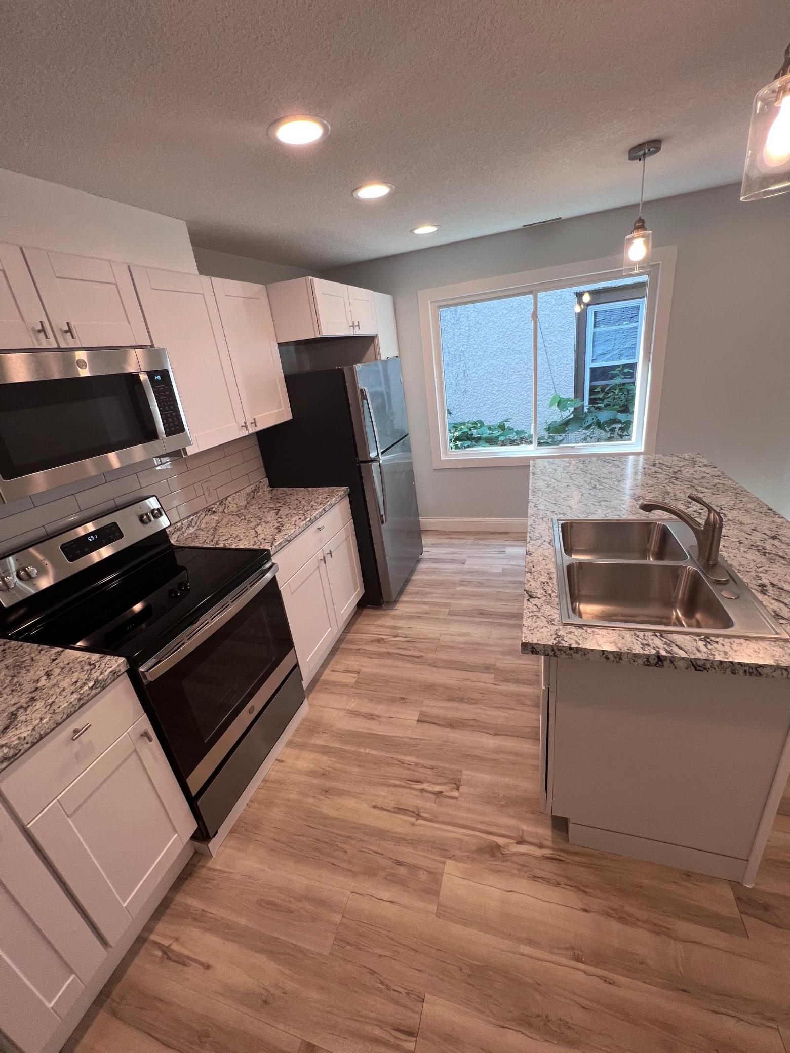 910 Oliver Avenue N Unit 5 Property Photo 13