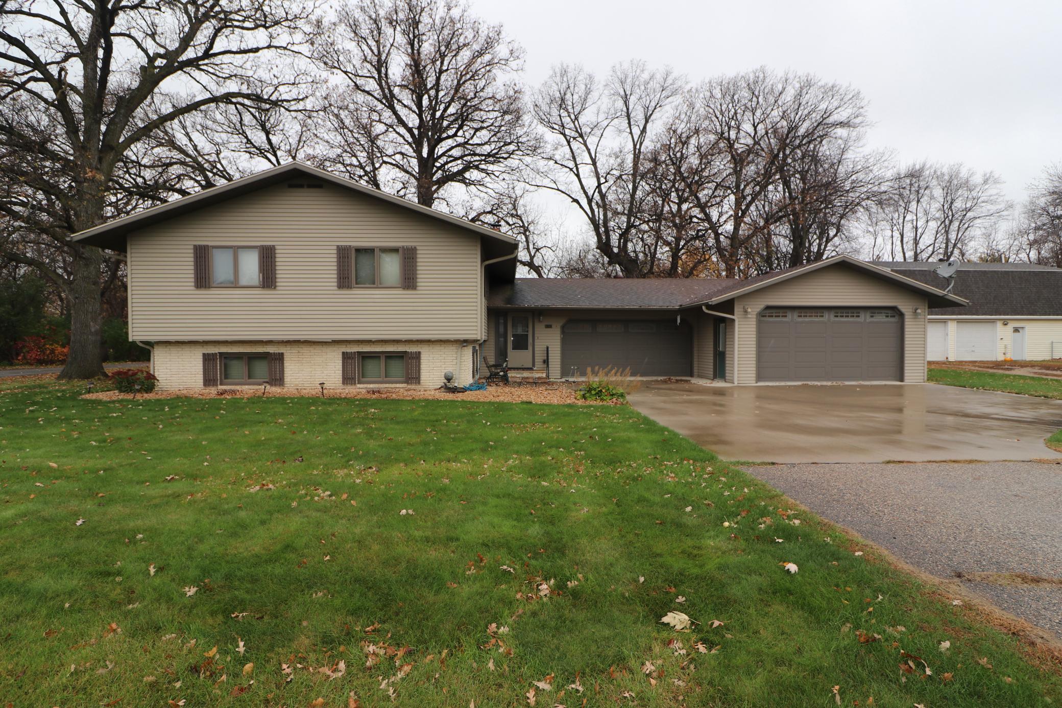 301 Sheyenne Drive Property Photo 3