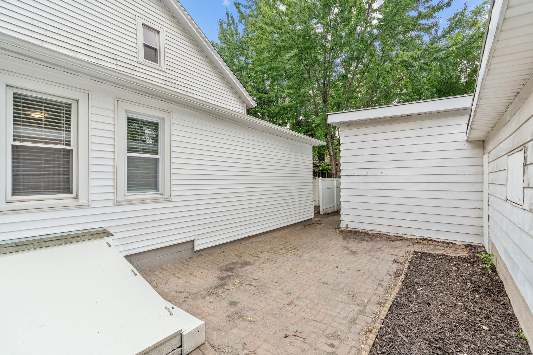 55 Front Avenue Property Photo 32