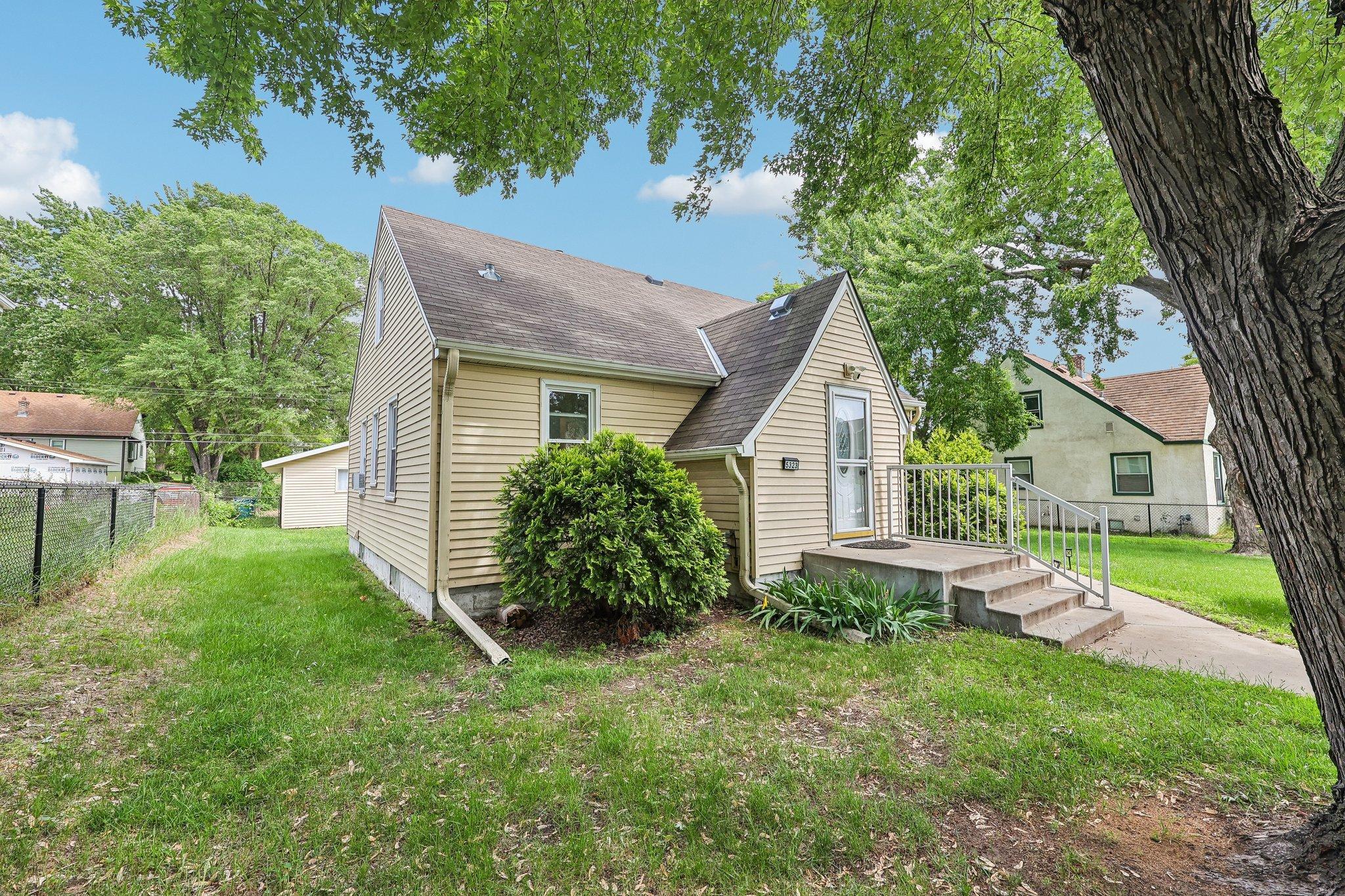 5323 4th Street Ne Property Photo 2