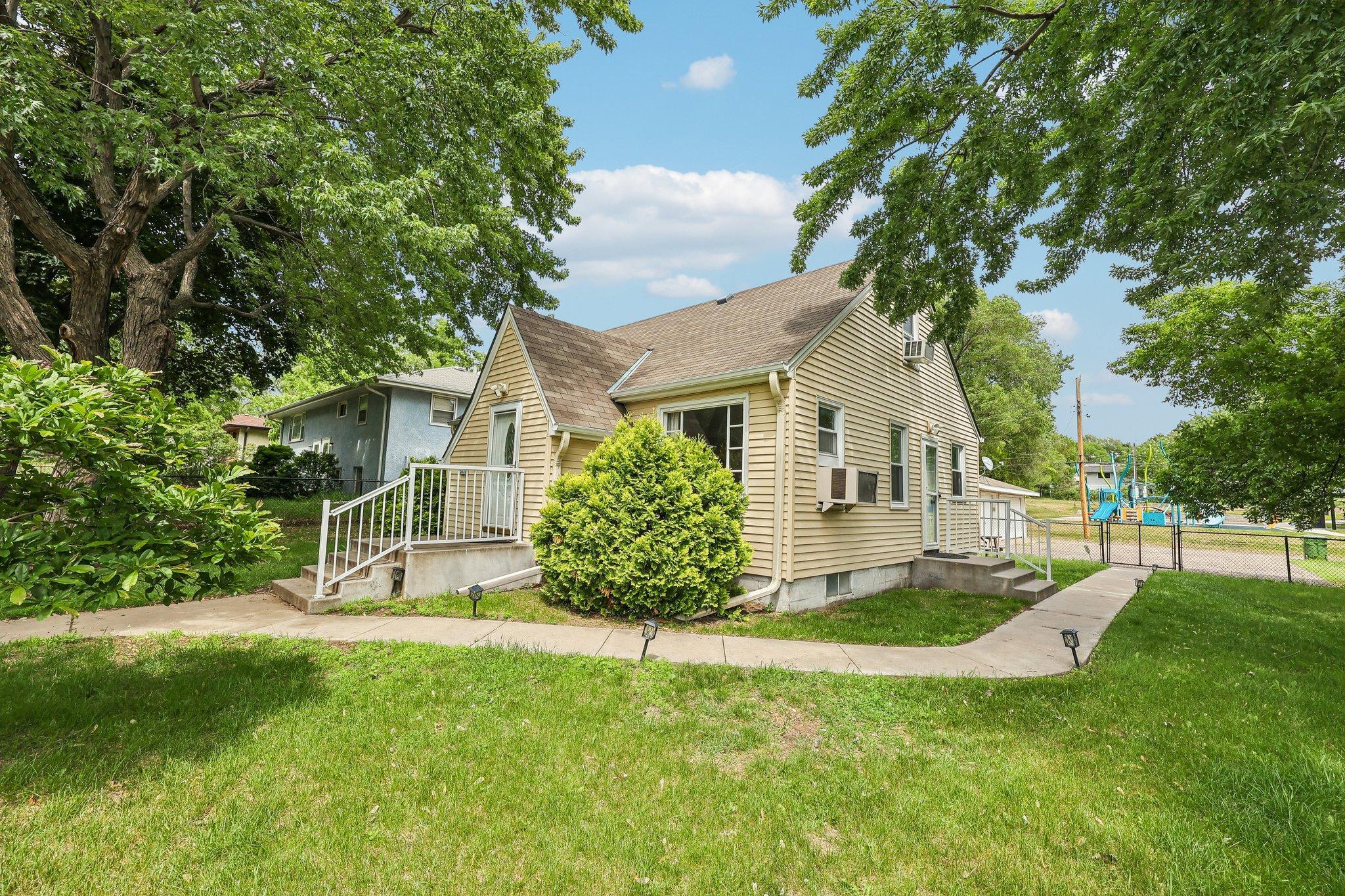 5323 4th Street Ne Property Photo 3