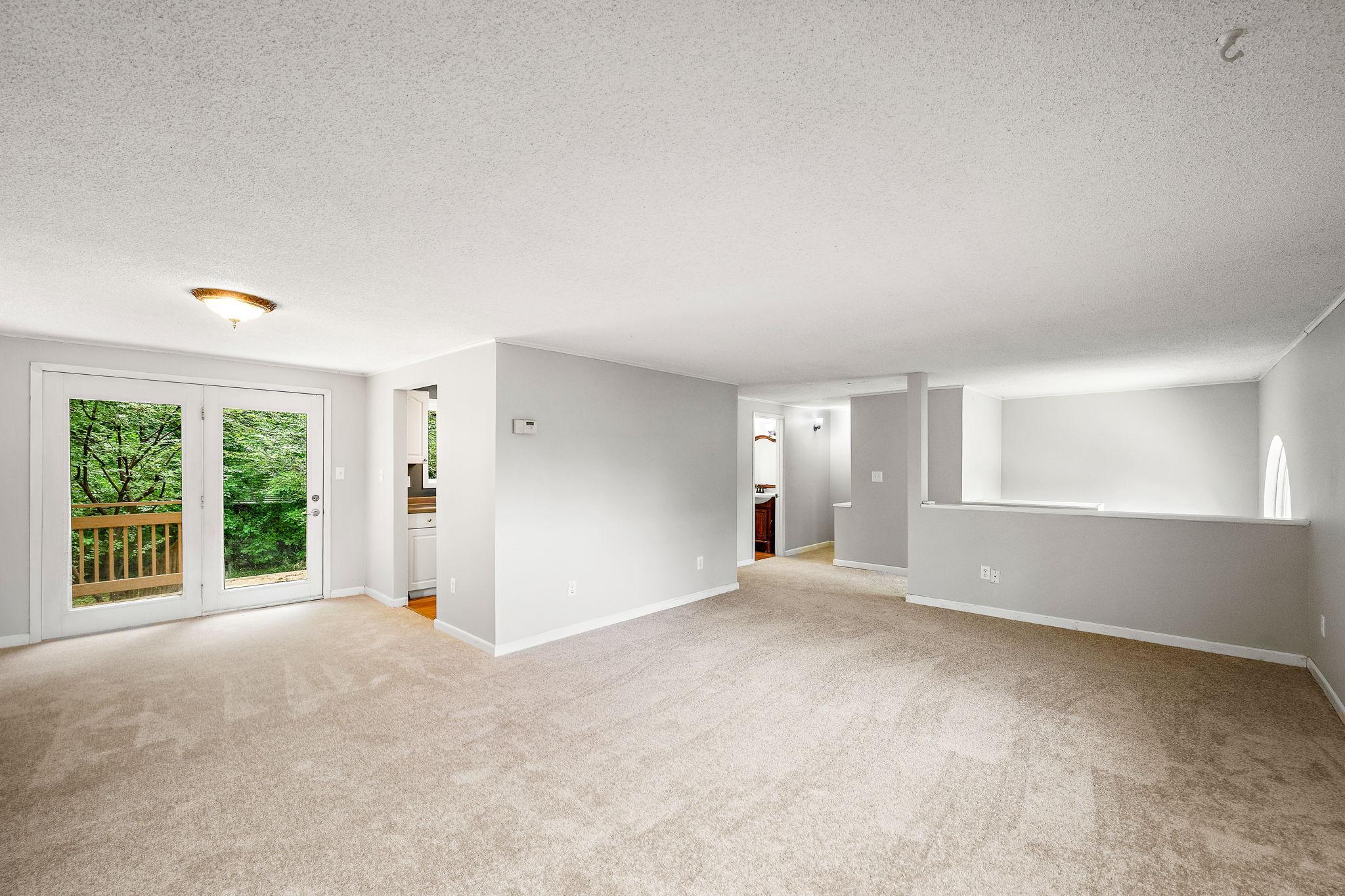 5200 Greenwood Circle Property Photo 6