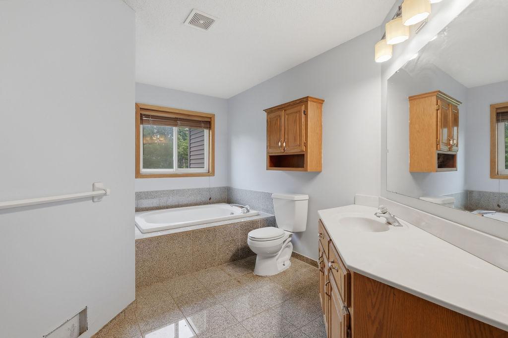 17373 Glencoe Avenue Property Photo 13
