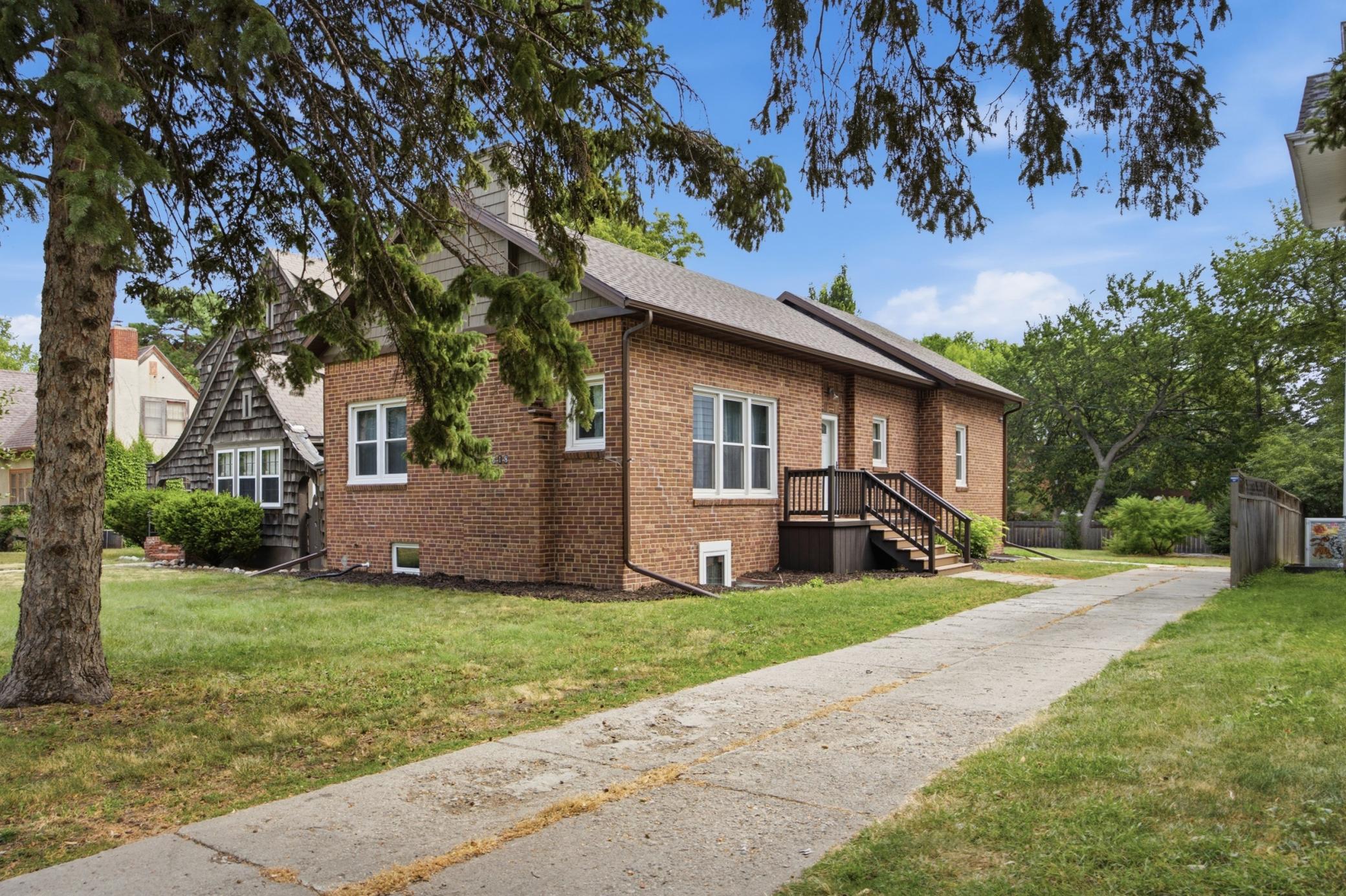 618 6th Street S Property Photo 1