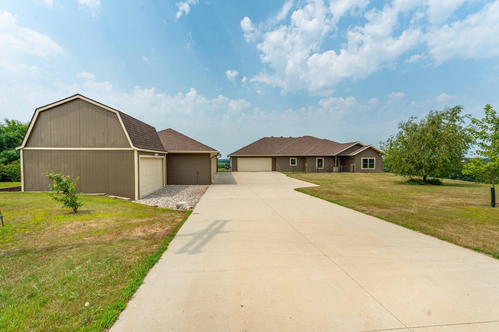 20733 E Dane Prairie Road Property Photo 1