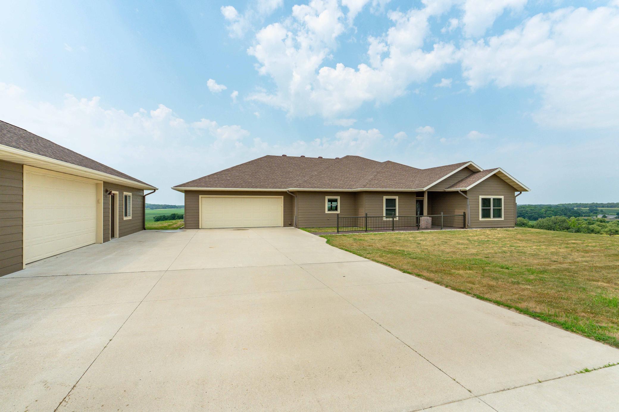20733 E Dane Prairie Road Property Photo 2
