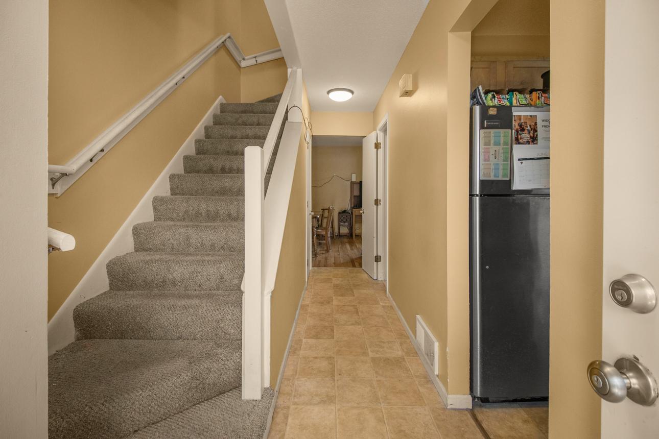 2281 Pond Avenue E Property Photo 5