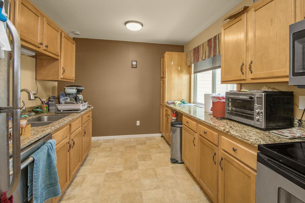 2281 Pond Avenue E Property Photo 7