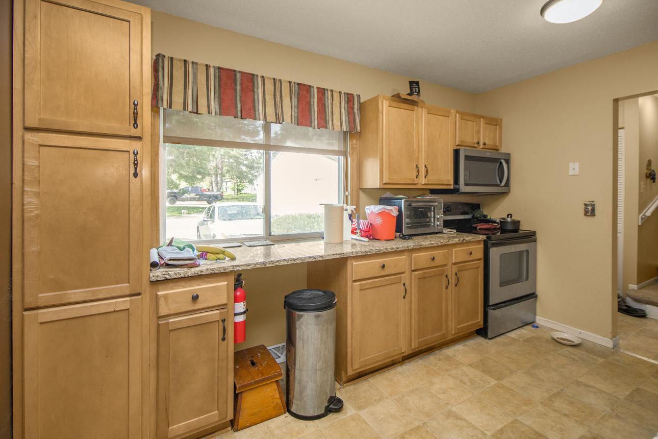 2281 Pond Avenue E Property Photo 8