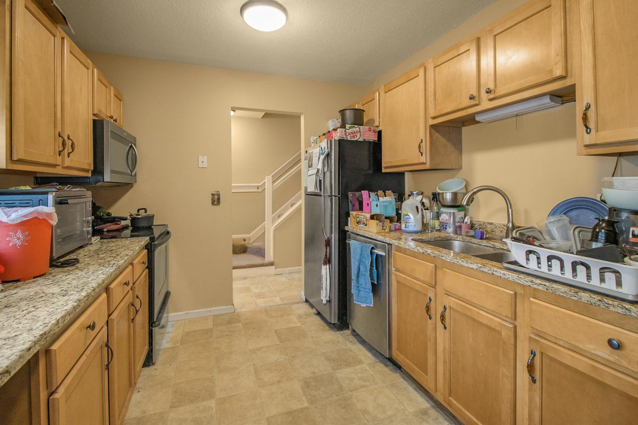 2281 Pond Avenue E Property Photo 9