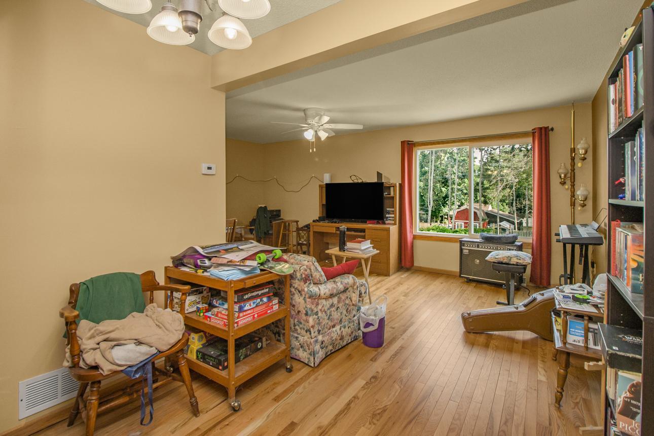2281 Pond Avenue E Property Photo 10