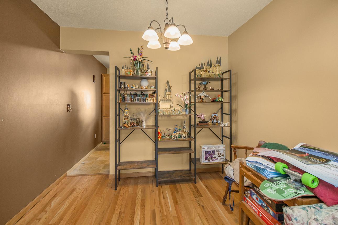 2281 Pond Avenue E Property Photo 11