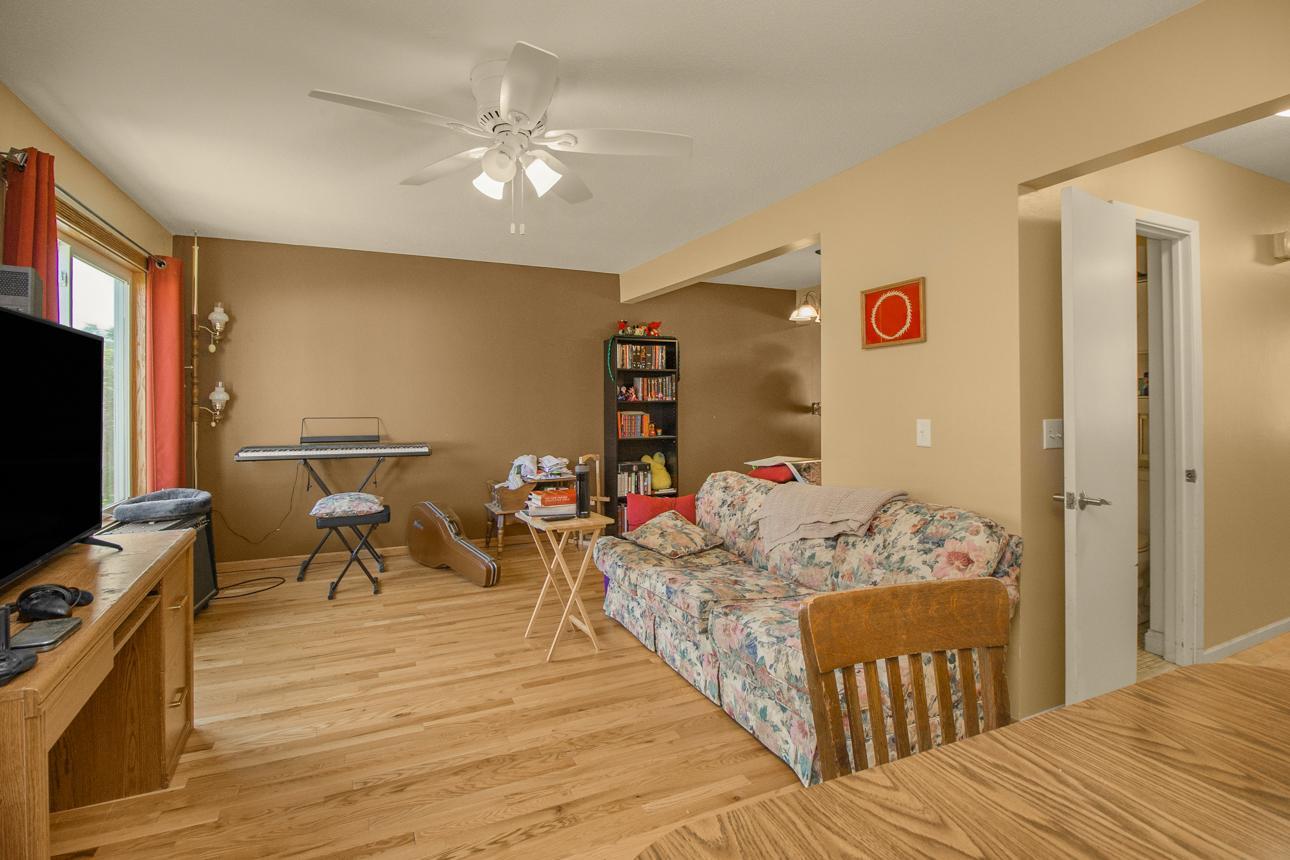 2281 Pond Avenue E Property Photo 13