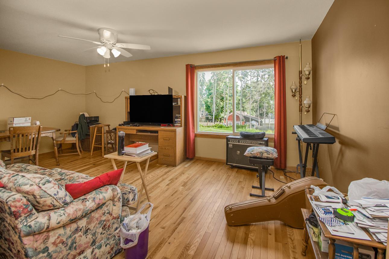 2281 Pond Avenue E Property Photo 14