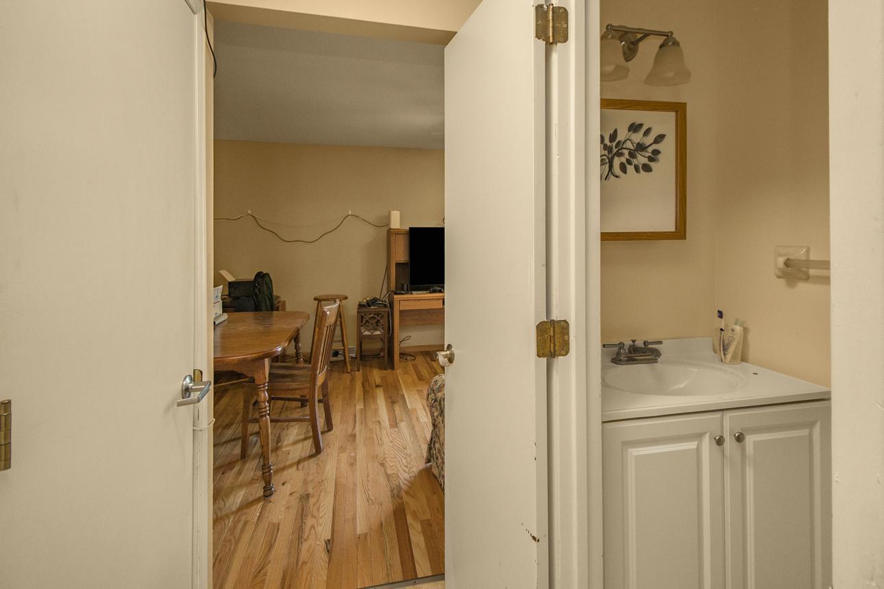 2281 Pond Avenue E Property Photo 16