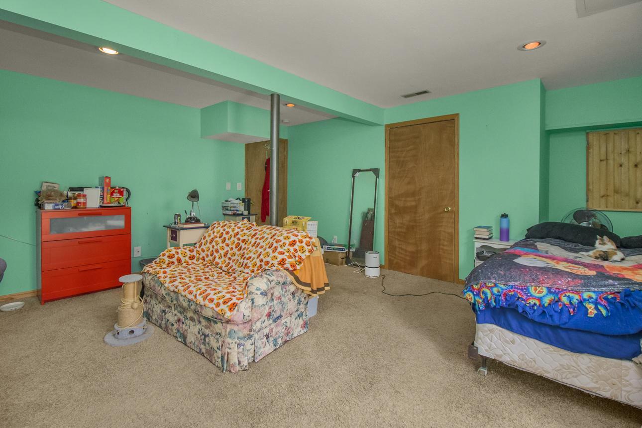 2281 Pond Avenue E Property Photo 24