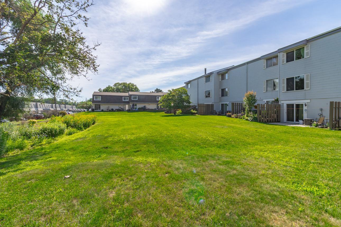2281 Pond Avenue E Property Photo 29