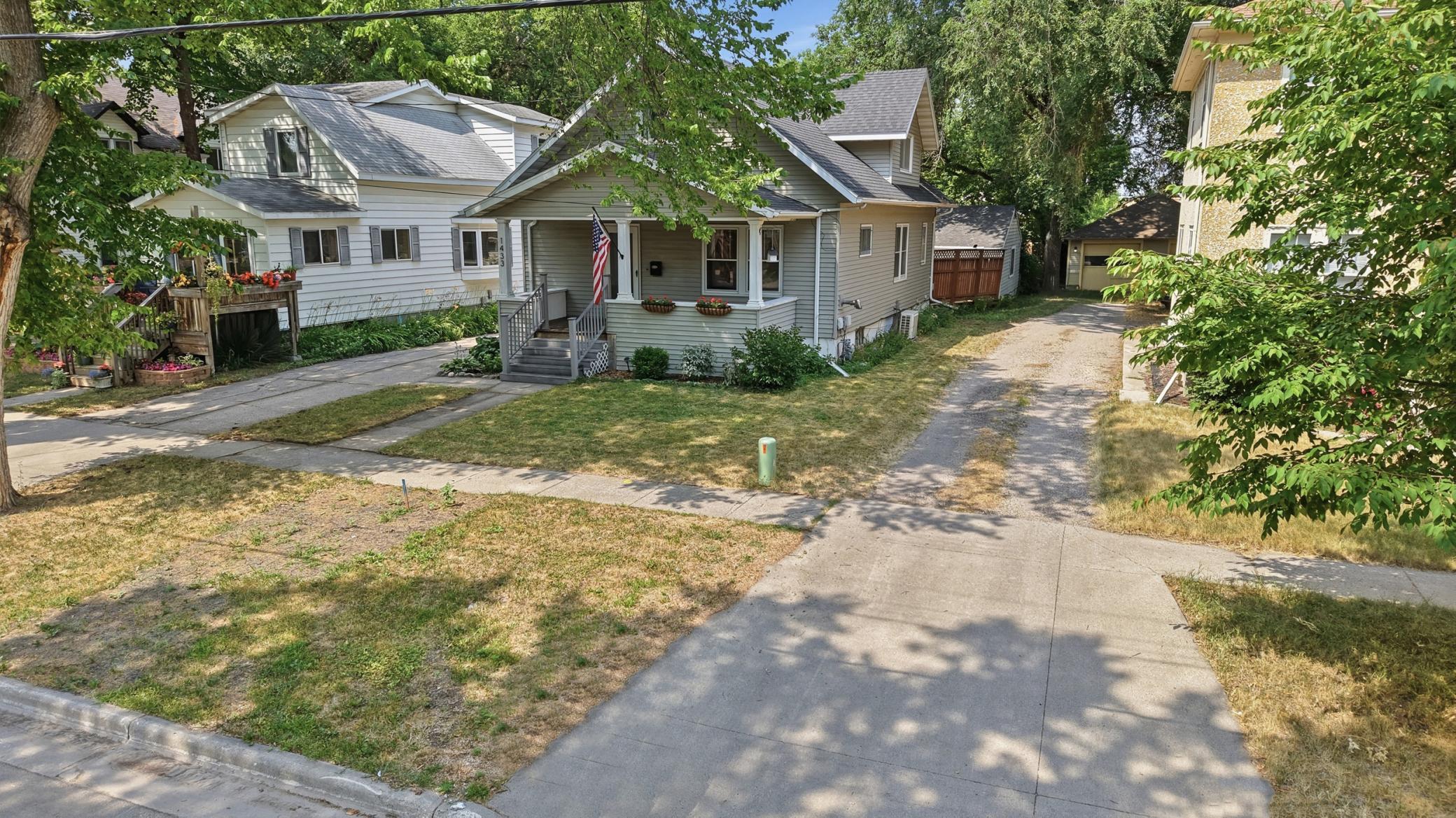 1433 2nd Avenue S Property Photo 1