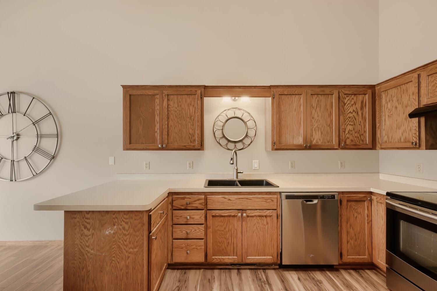 14809 Endicott Way Property Photo 6