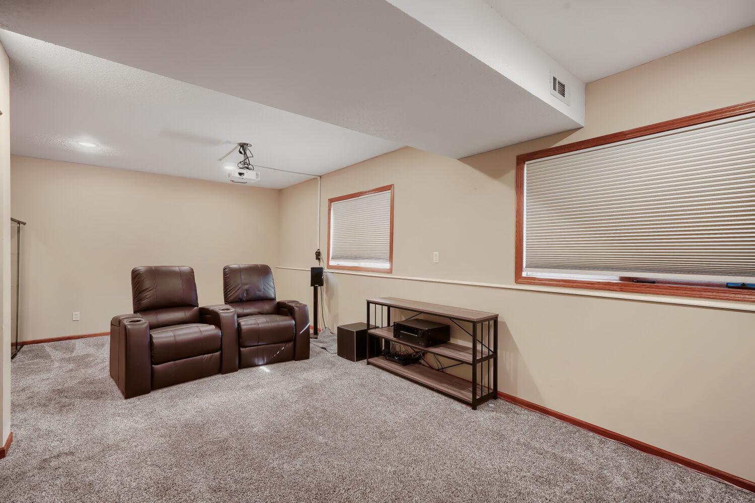 14809 Endicott Way Property Photo 8