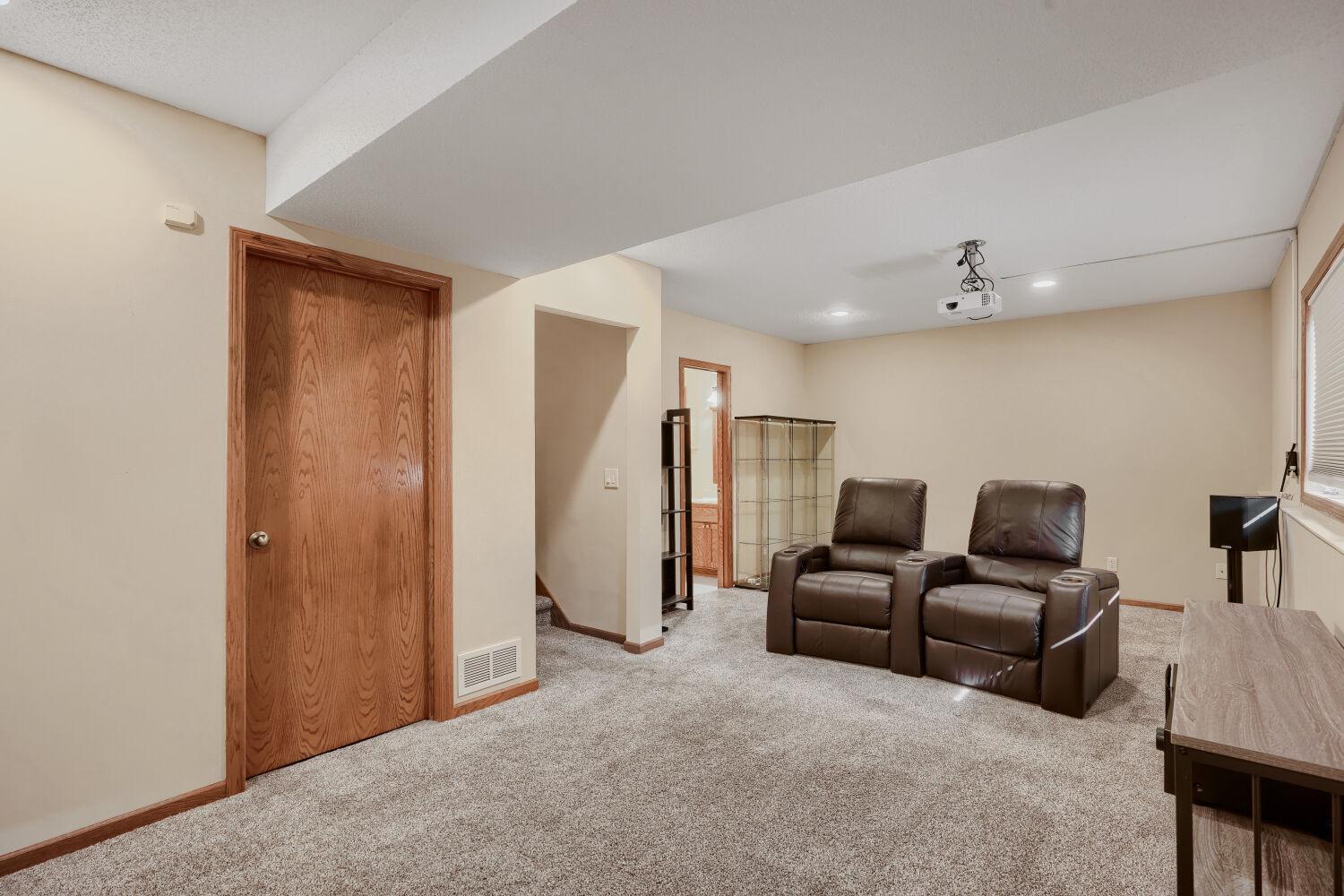 14809 Endicott Way Property Photo 9