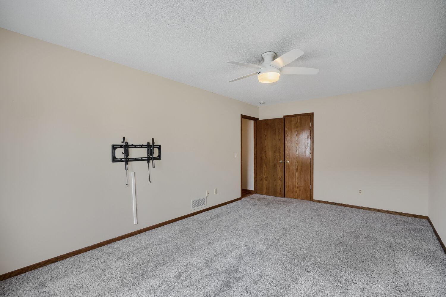 14809 Endicott Way Property Photo 11