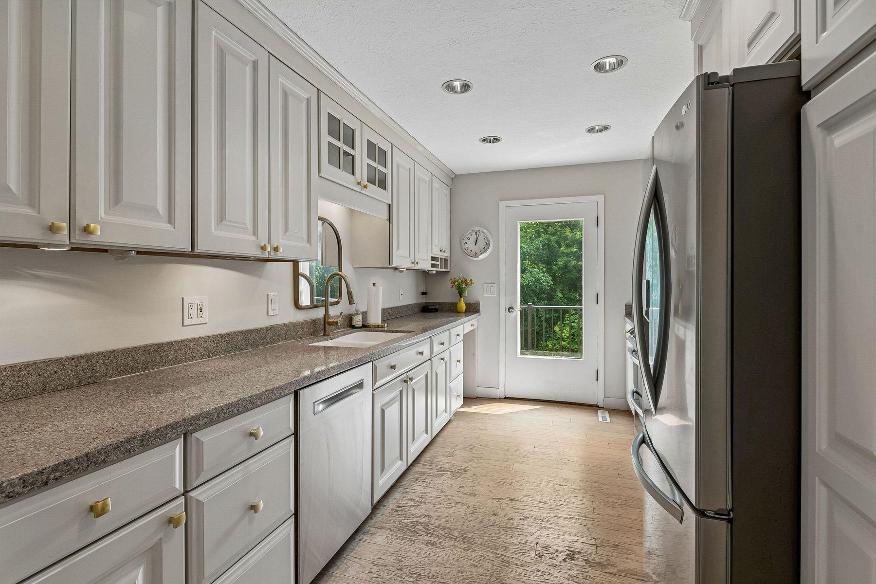 3225 W 54th Street Property Photo 4