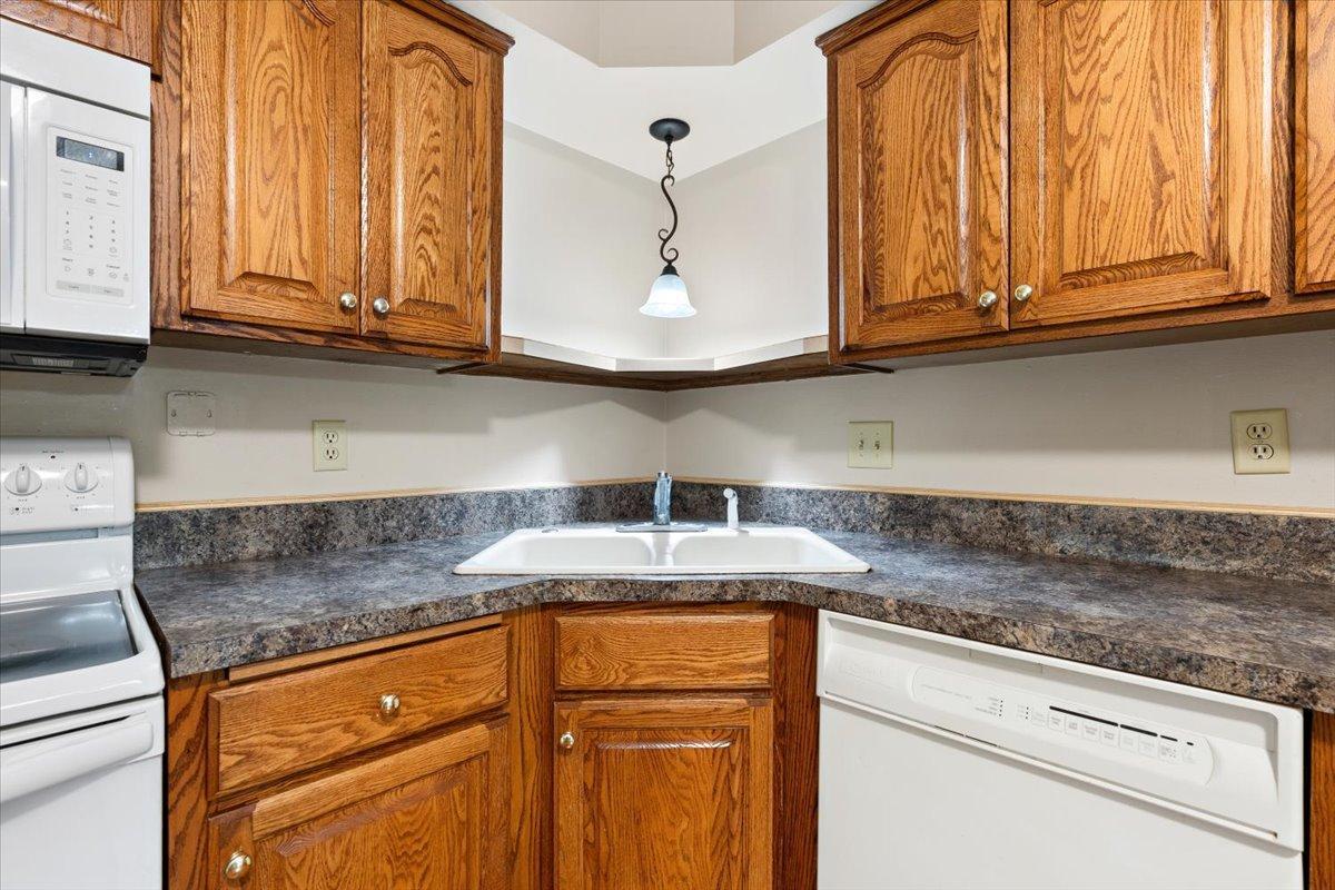 566 Donegal Circle Property Photo 16