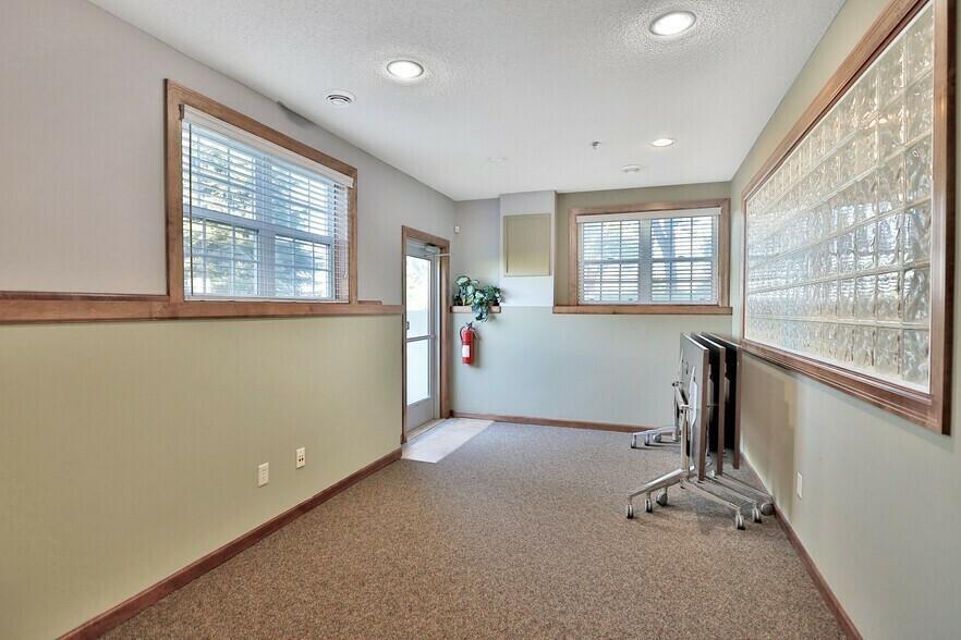 2195 Northdale Boulevard Nw Property Photo 23