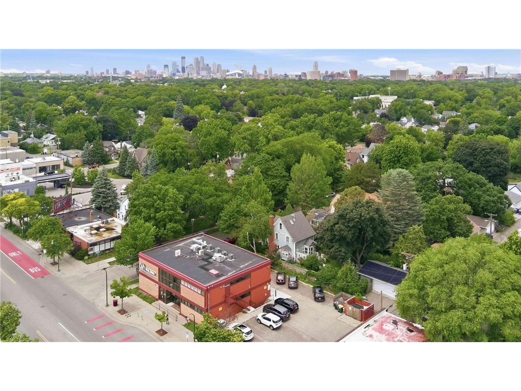 3702 E Lake Street Property Photo 4