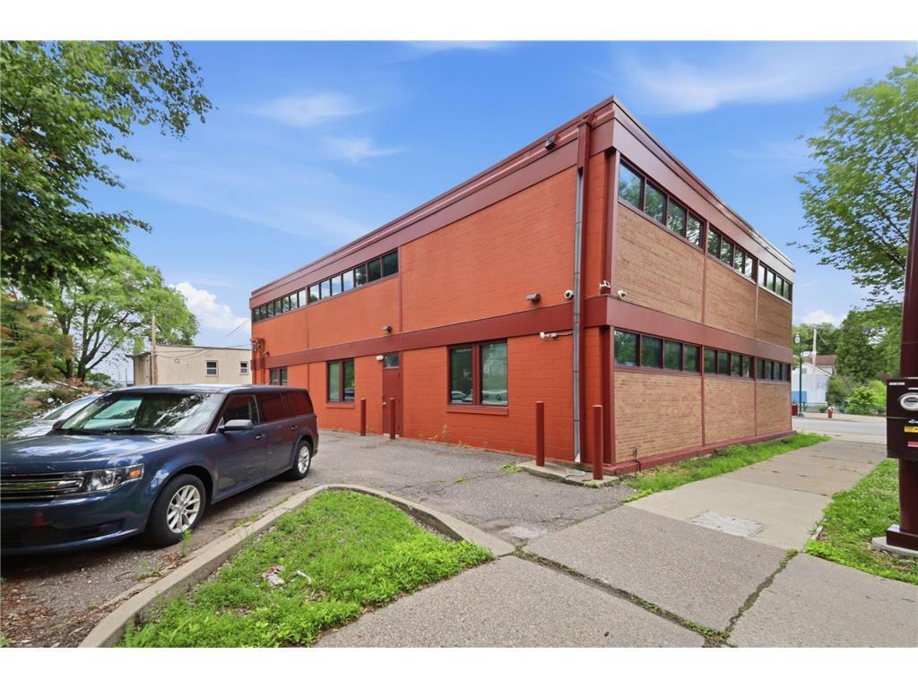 3702 E Lake Street Property Photo 5