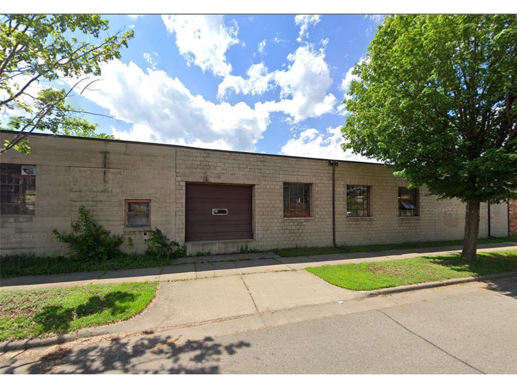 4215 E Lake Street Property Photo 2