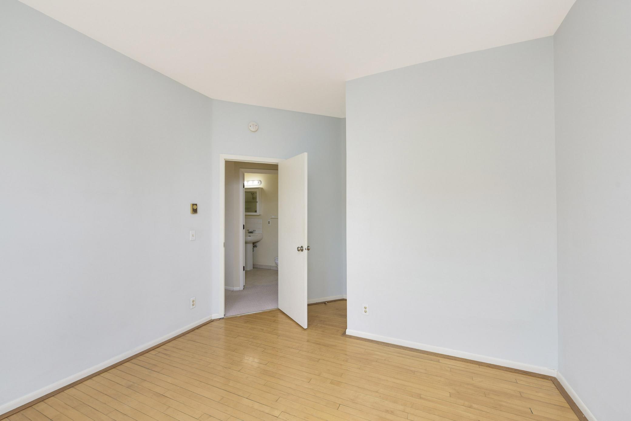 2421 Emerson Avenue S 107 Property Photo 27