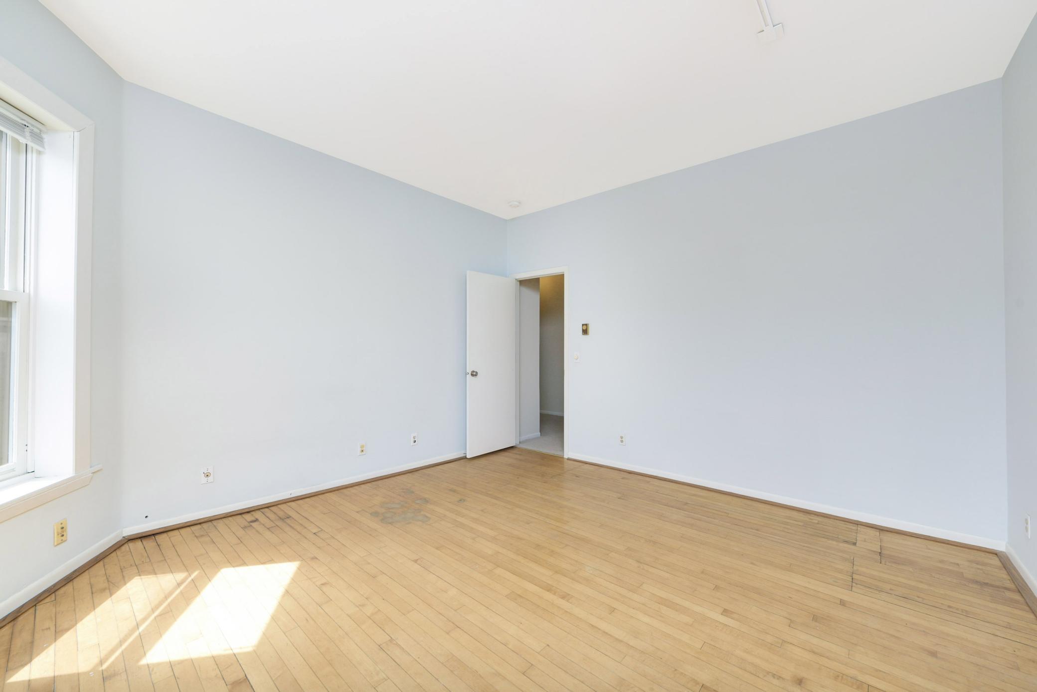 2421 Emerson Avenue S 107 Property Photo 28