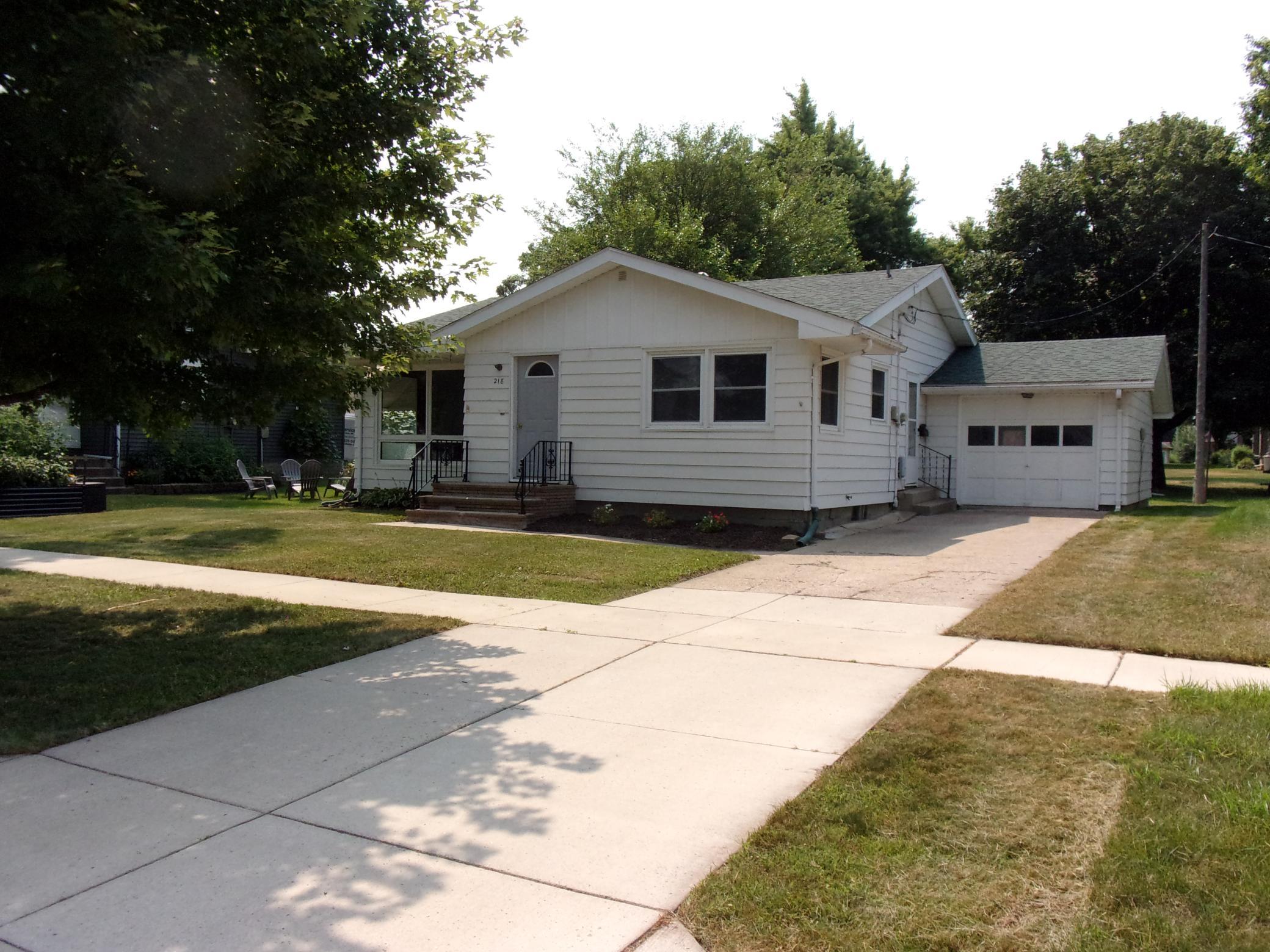 218 E 2nd Street Property Photo 1