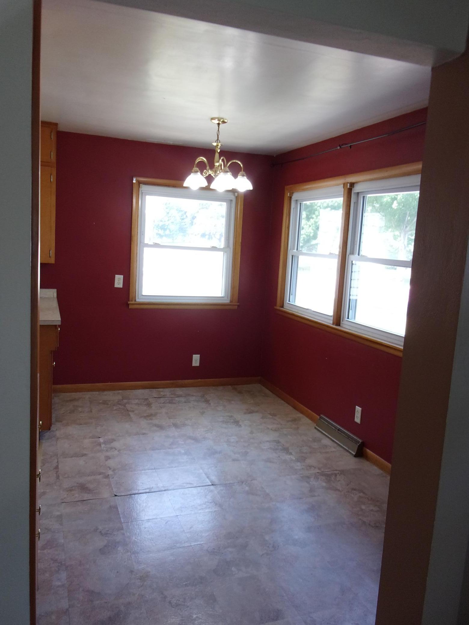 218 E 2nd Street Property Photo 4