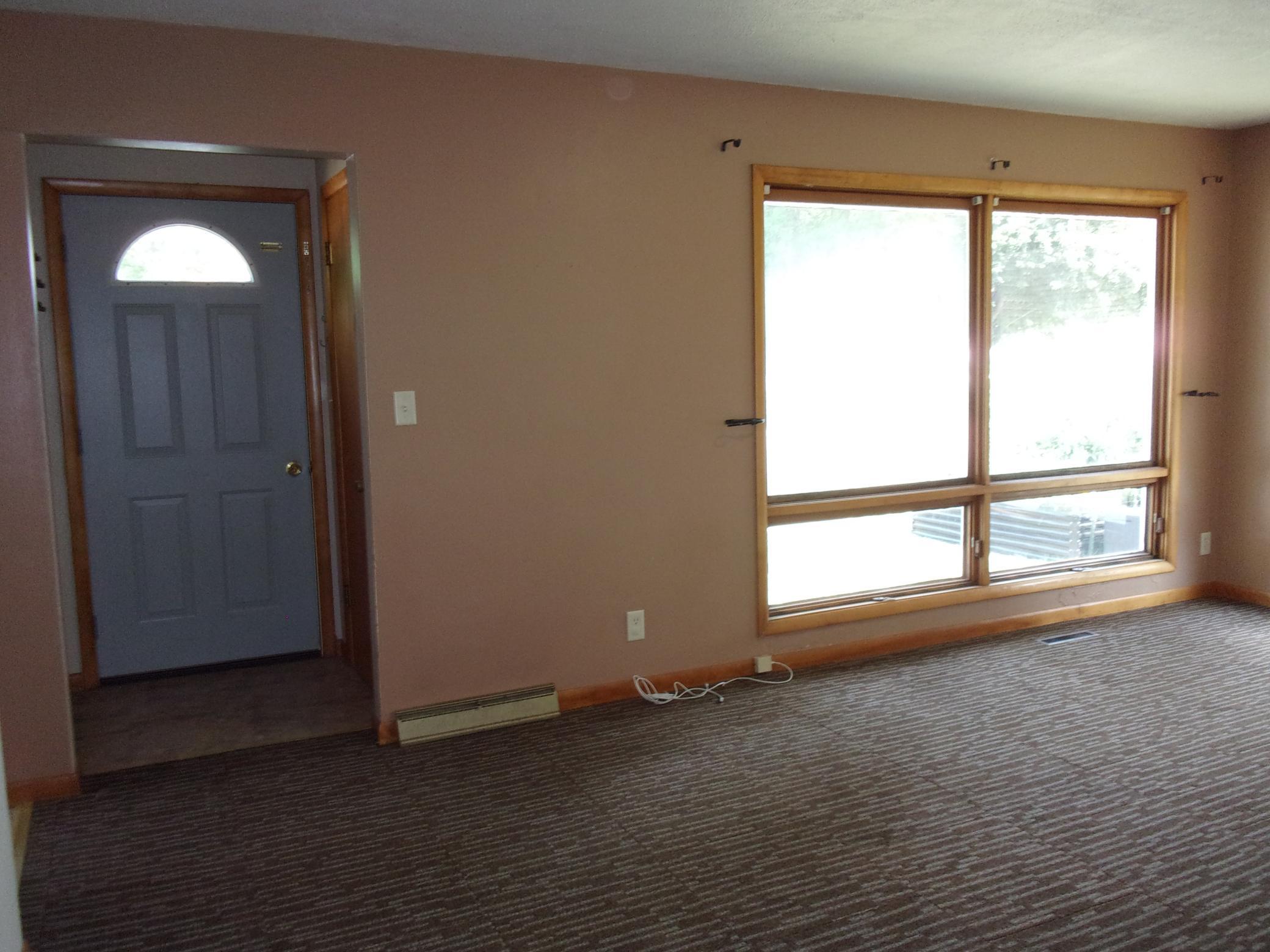 218 E 2nd Street Property Photo 6