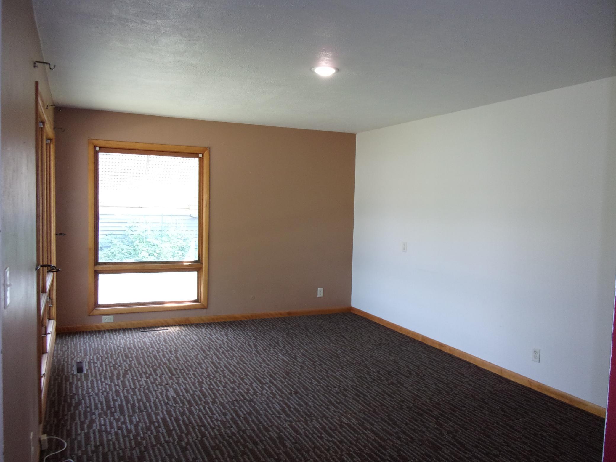 218 E 2nd Street Property Photo 7
