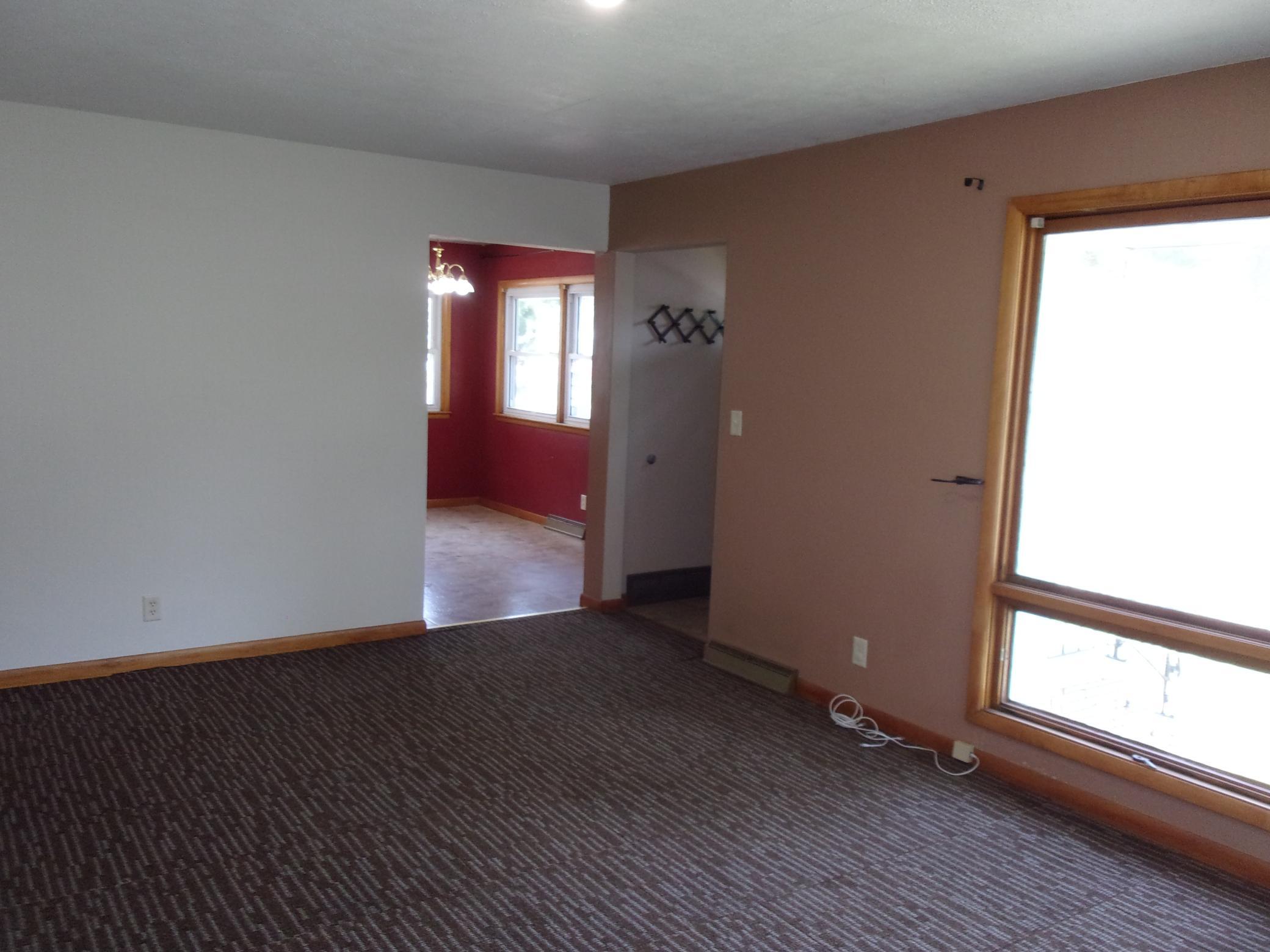 218 E 2nd Street Property Photo 8