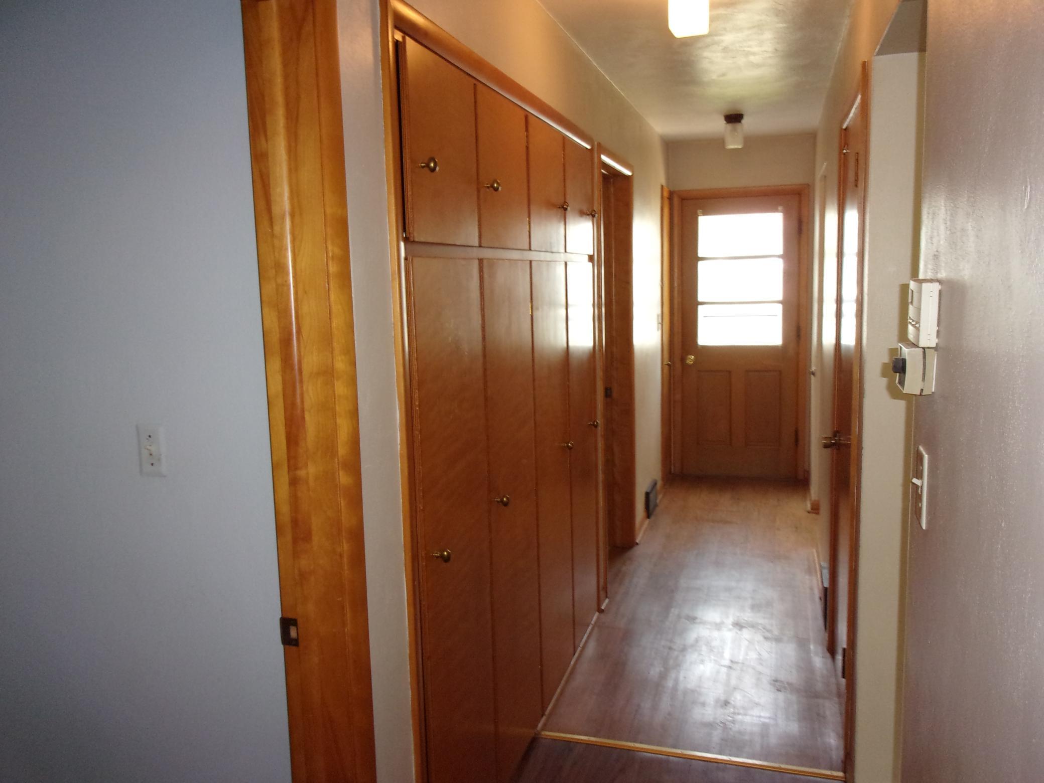 218 E 2nd Street Property Photo 9