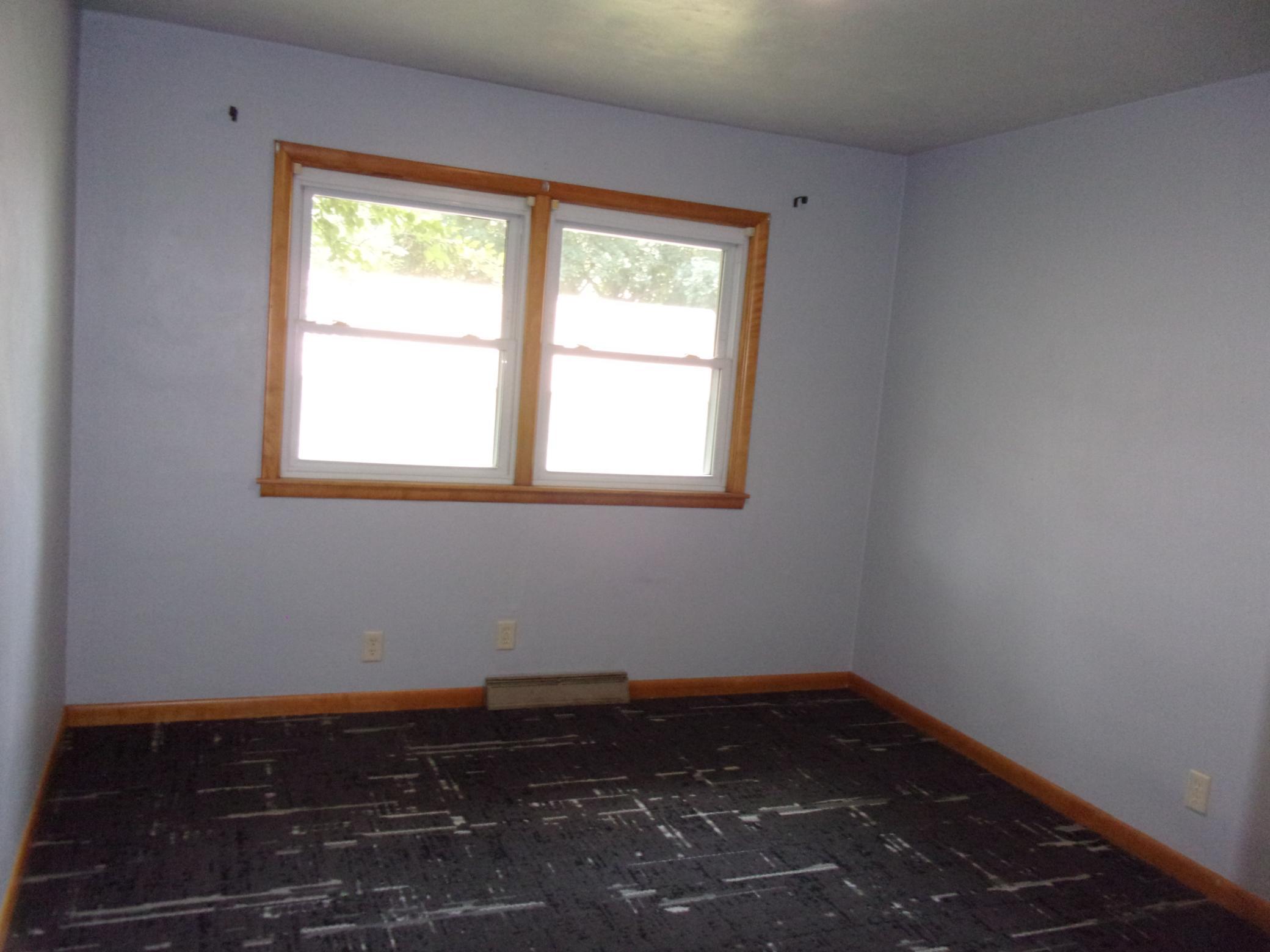 218 E 2nd Street Property Photo 11