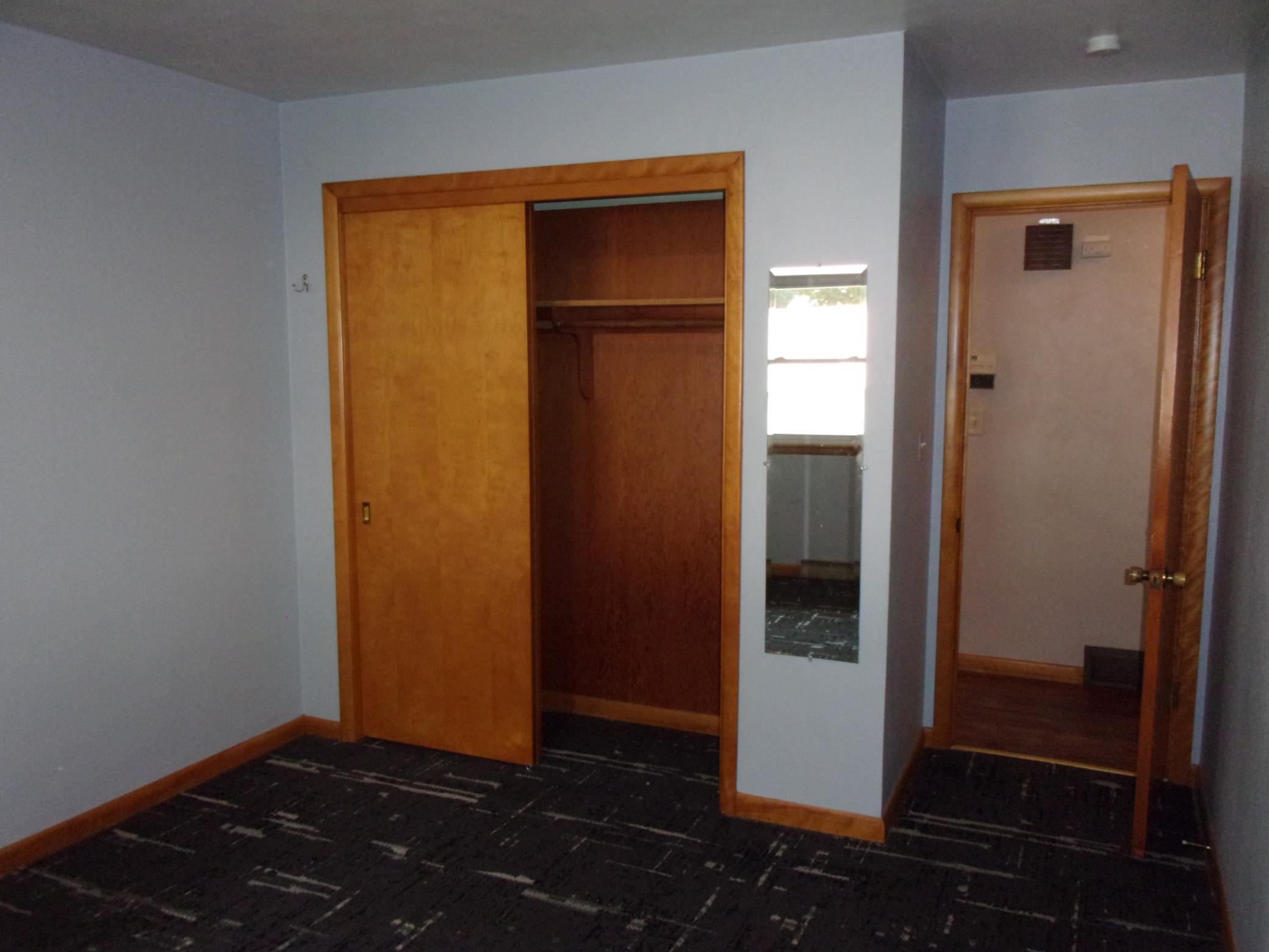 218 E 2nd Street Property Photo 12
