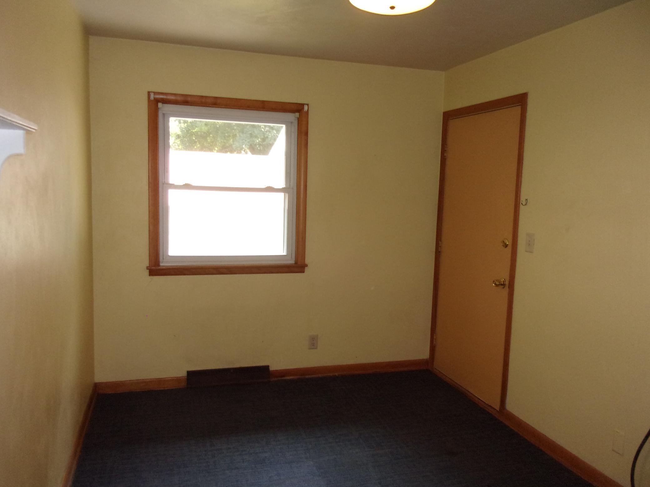 218 E 2nd Street Property Photo 14