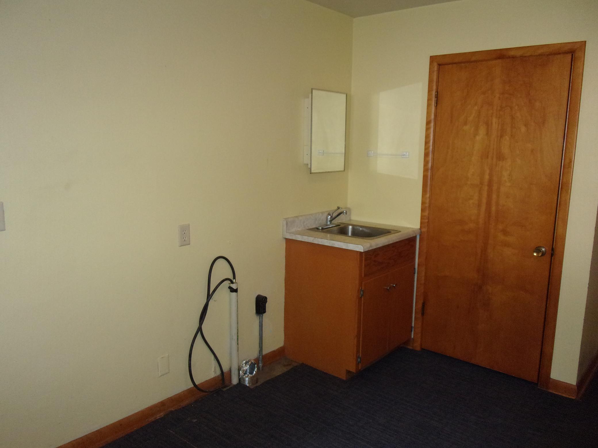 218 E 2nd Street Property Photo 15